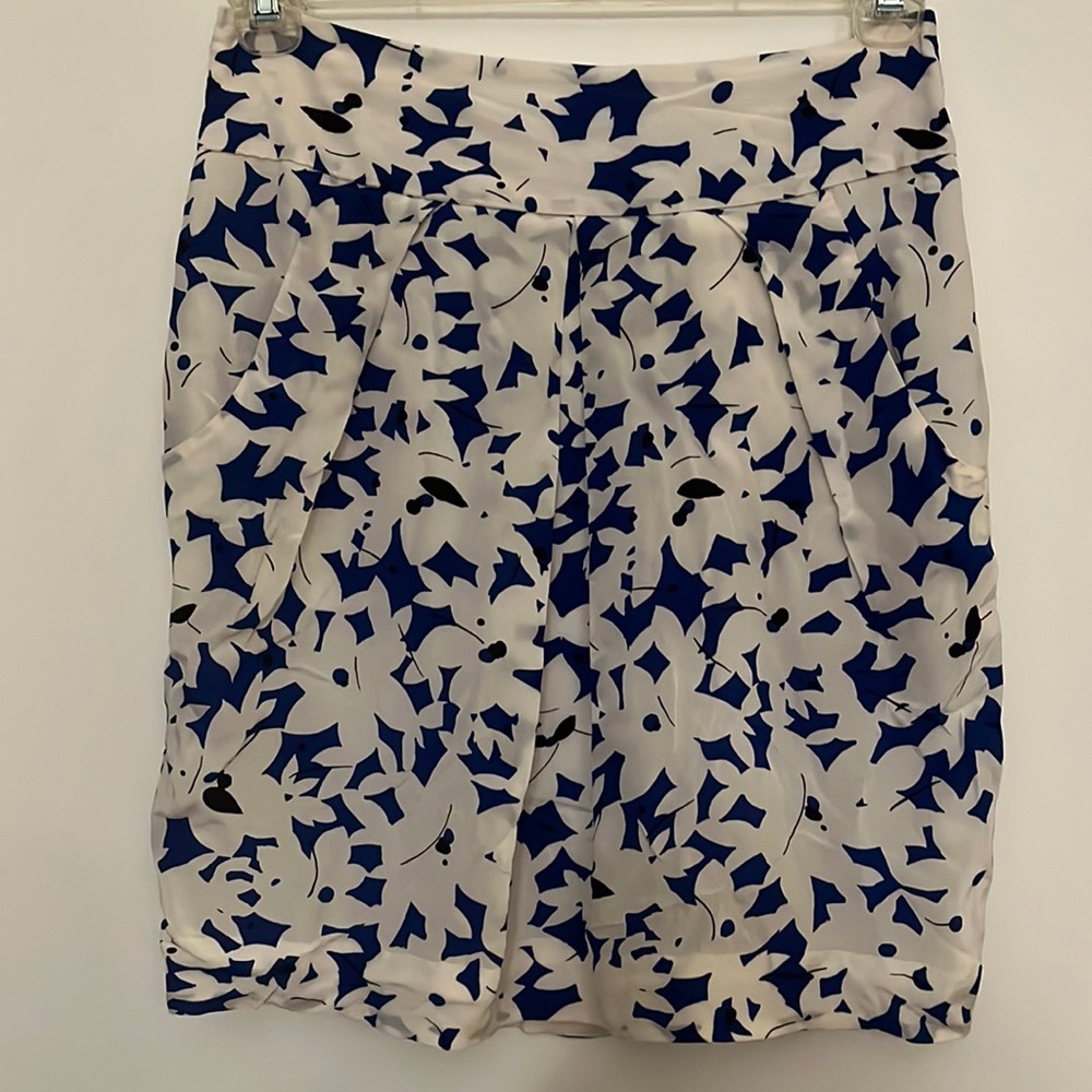 Brand new Anthropologie skirt w pockets. Size 6